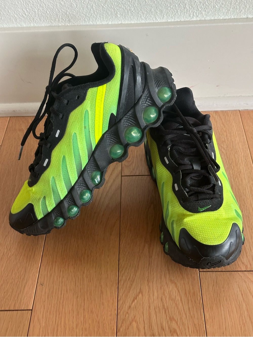Nike Air Max DN8 GS Black Neon Green Strike Volt Youth Size 3.5 Sneakers